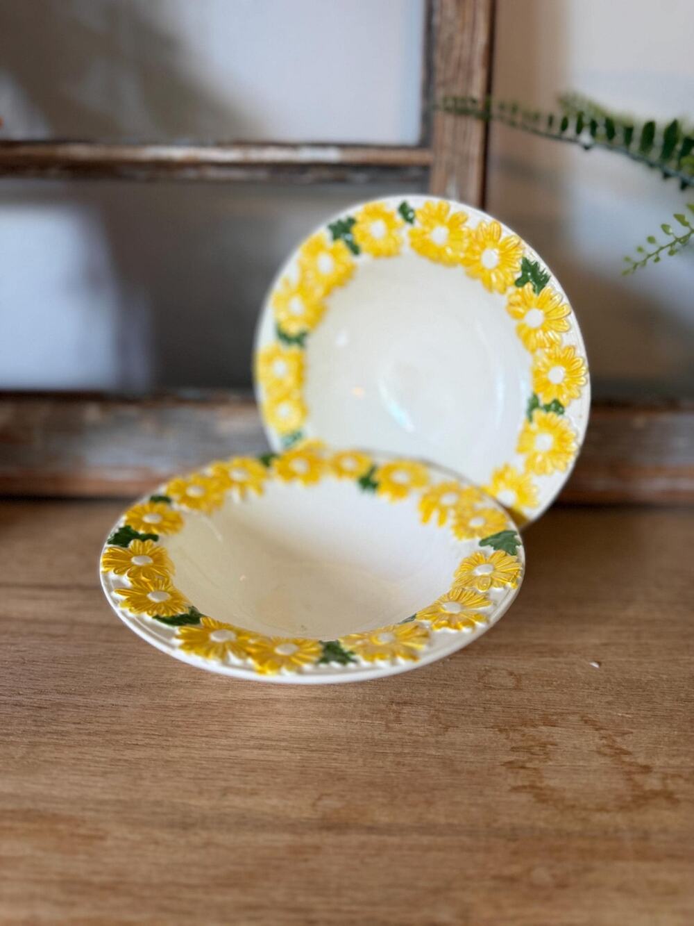 Metlox Poppytrail Oh Susanna | Vintage 1970s Sculptured Daisy California Pottery